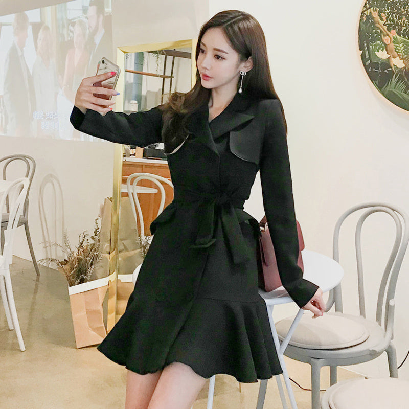 Elegante vestido cruzado ajustado con volantes