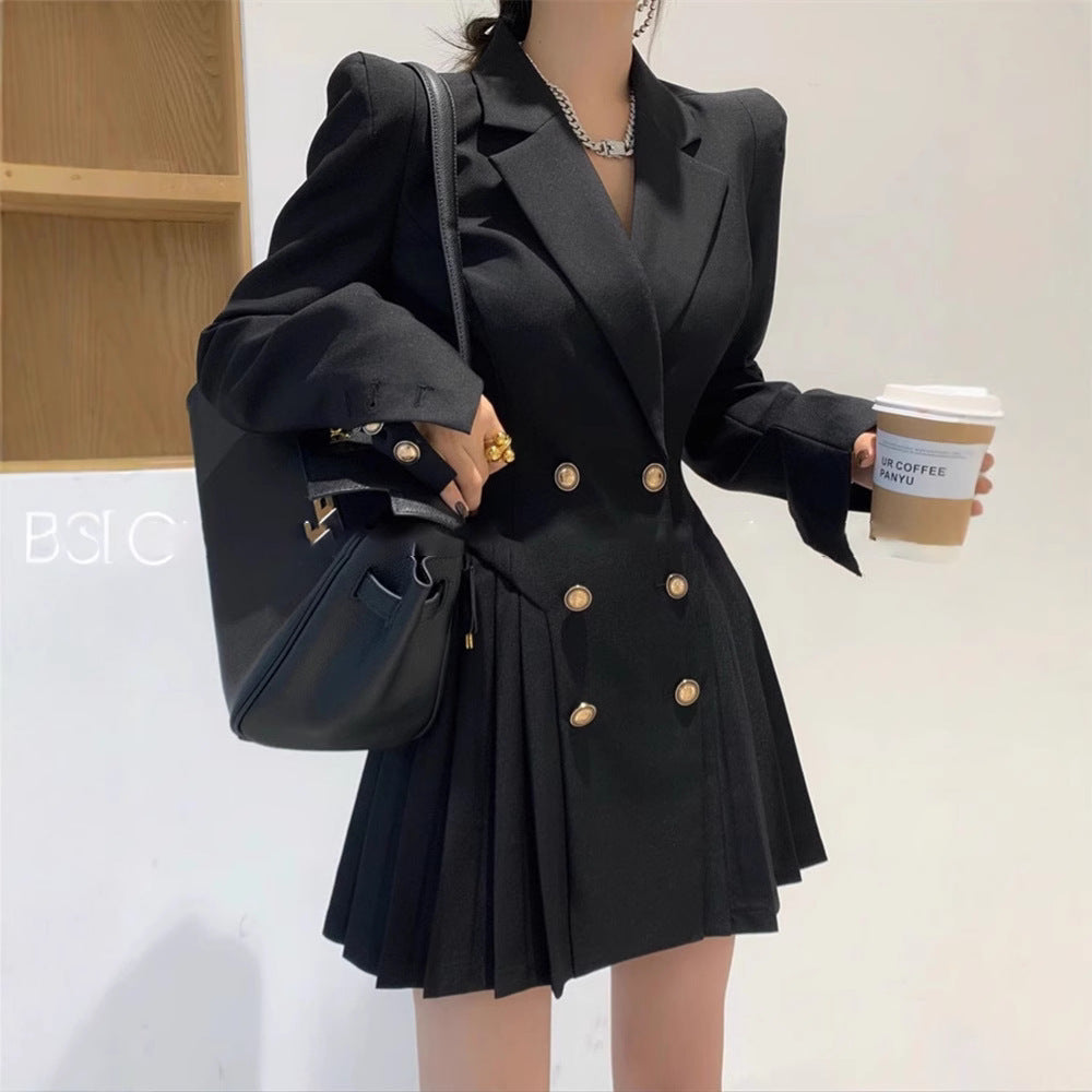 Vestido cruzado de manga larga plisado con efecto antiedad y efecto adelgazante.
