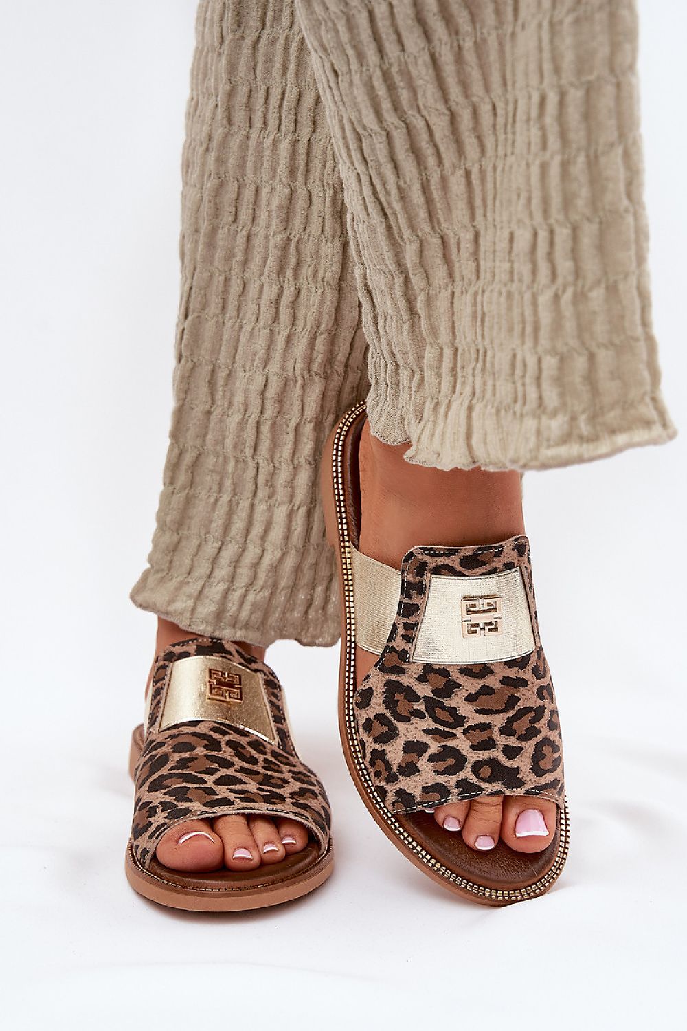 Alenvara Soft Detail Leather Sandals
