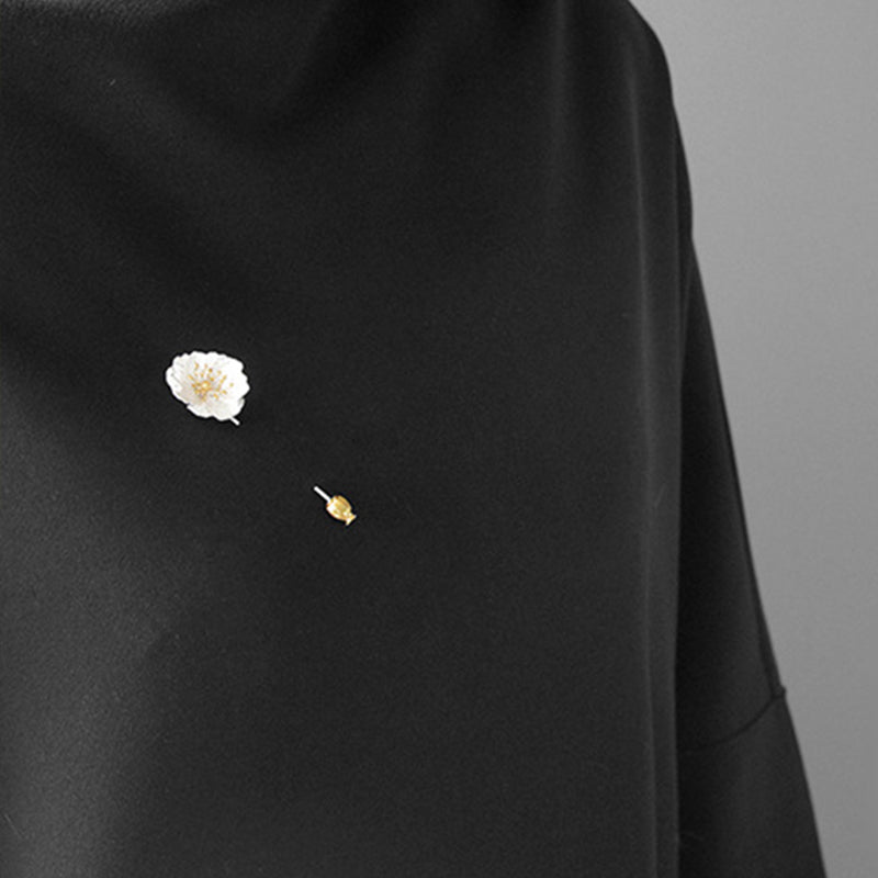 Brooch jacket pin in sterling silver.