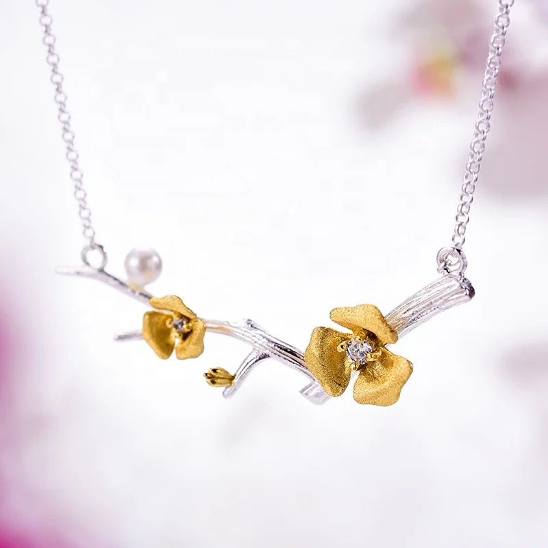 Flower Necklace with Pearl – Zircon & Floral Motifs
