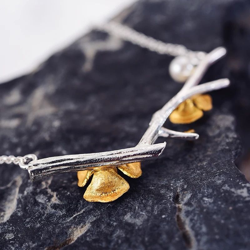 Flower Necklace with Pearl – Zircon & Floral Motifs