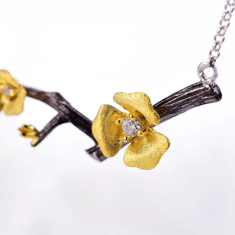 Flower Necklace with Pearl – Zircon & Floral Motifs