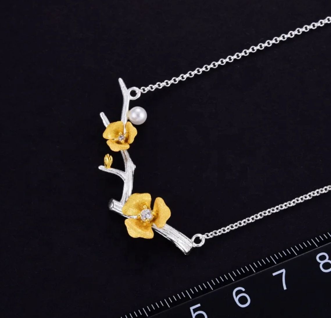 Flower Necklace with Pearl – Zircon & Floral Motifs