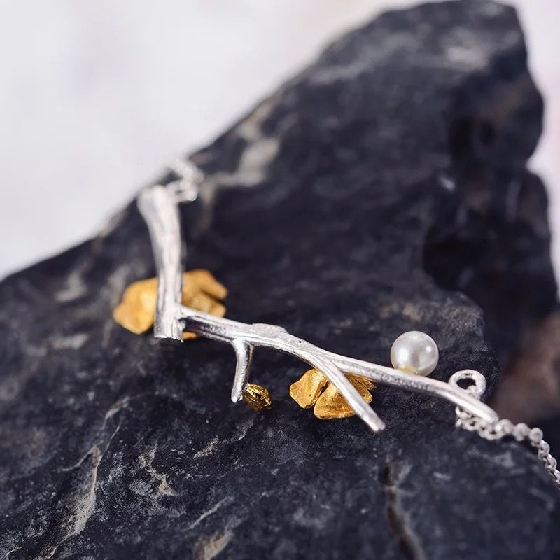 Flower Necklace with Pearl – Zircon & Floral Motifs