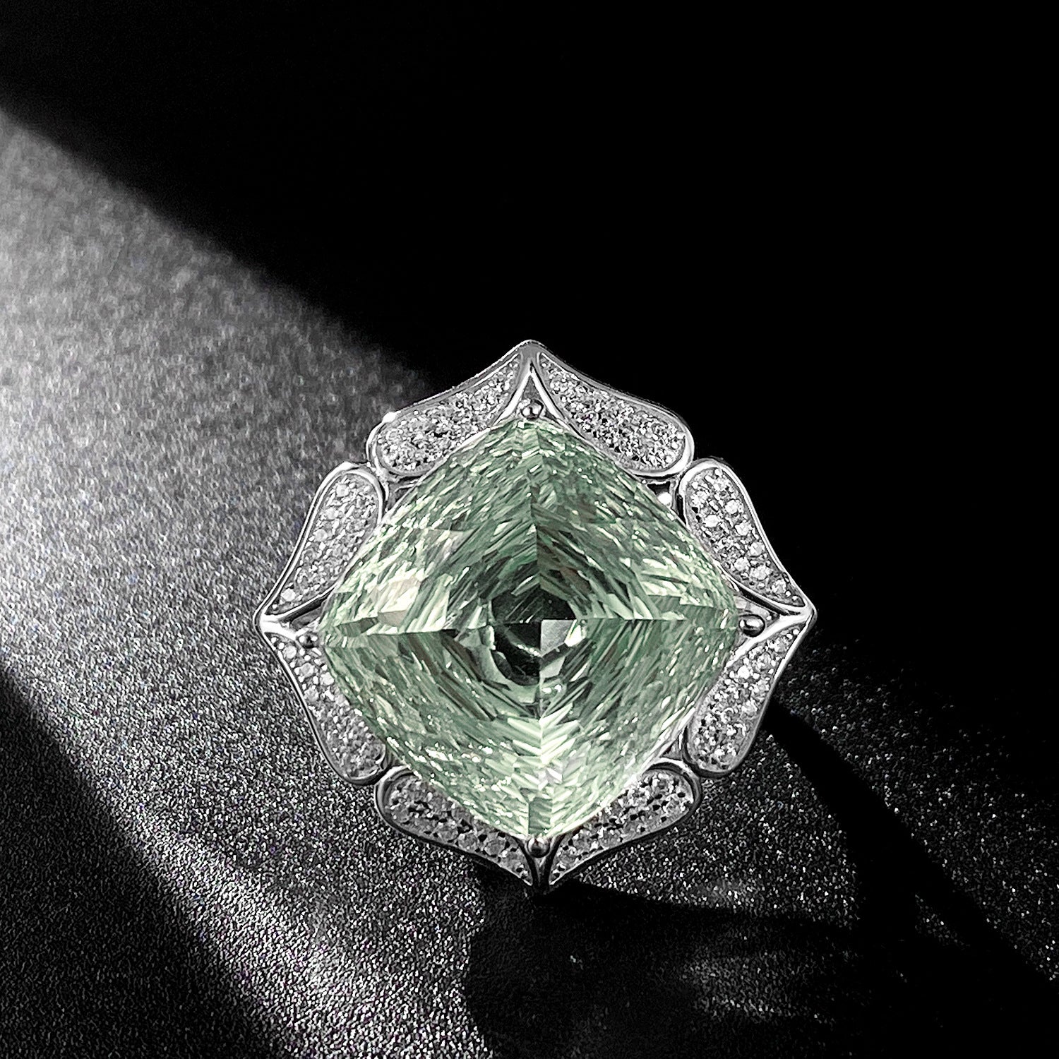 Ins Wind Luxury Crystal Ring Femininity Silver Set With Large Natural Green Crystal.