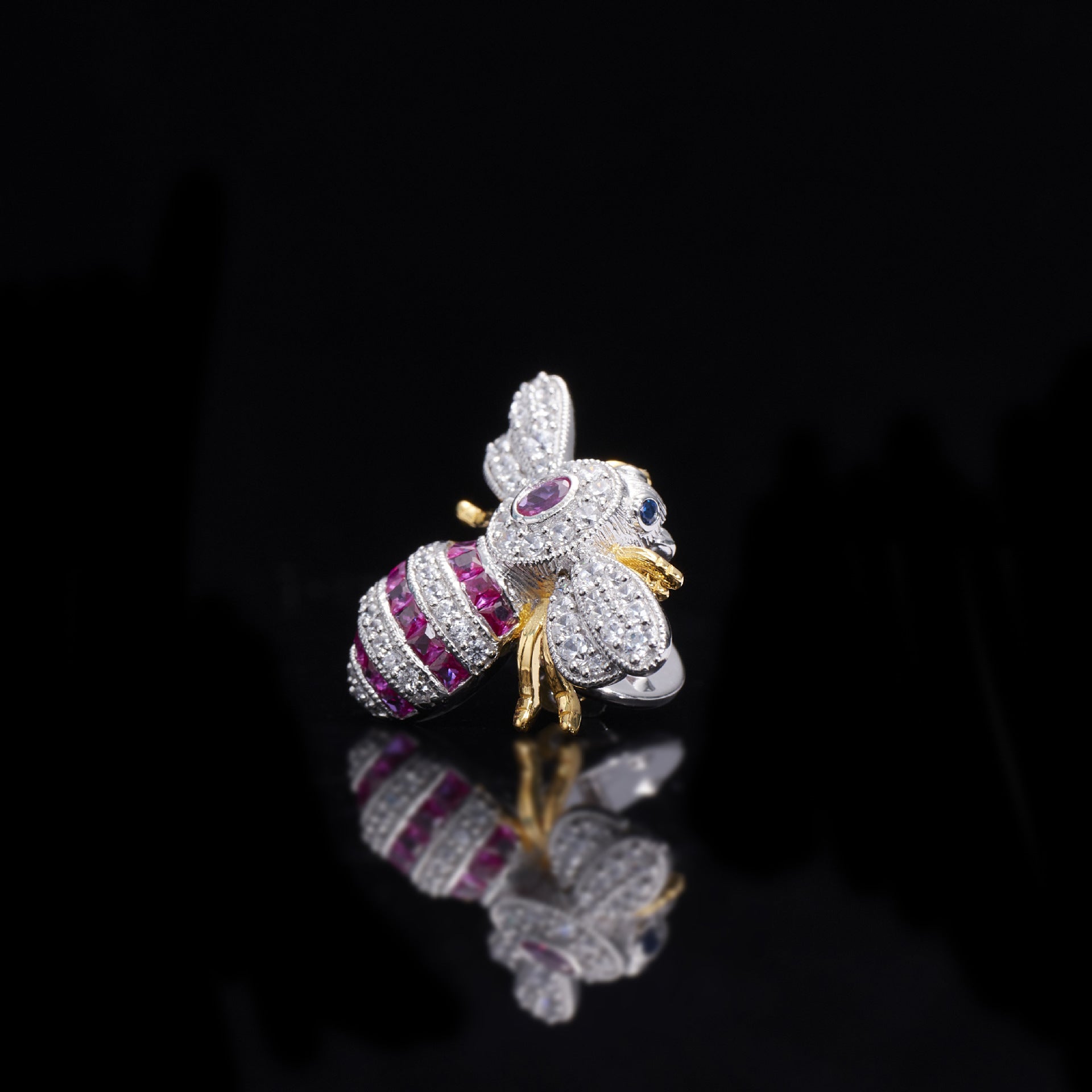 Italian Craftsmanship Retro Court Style Small Bee Brooch.