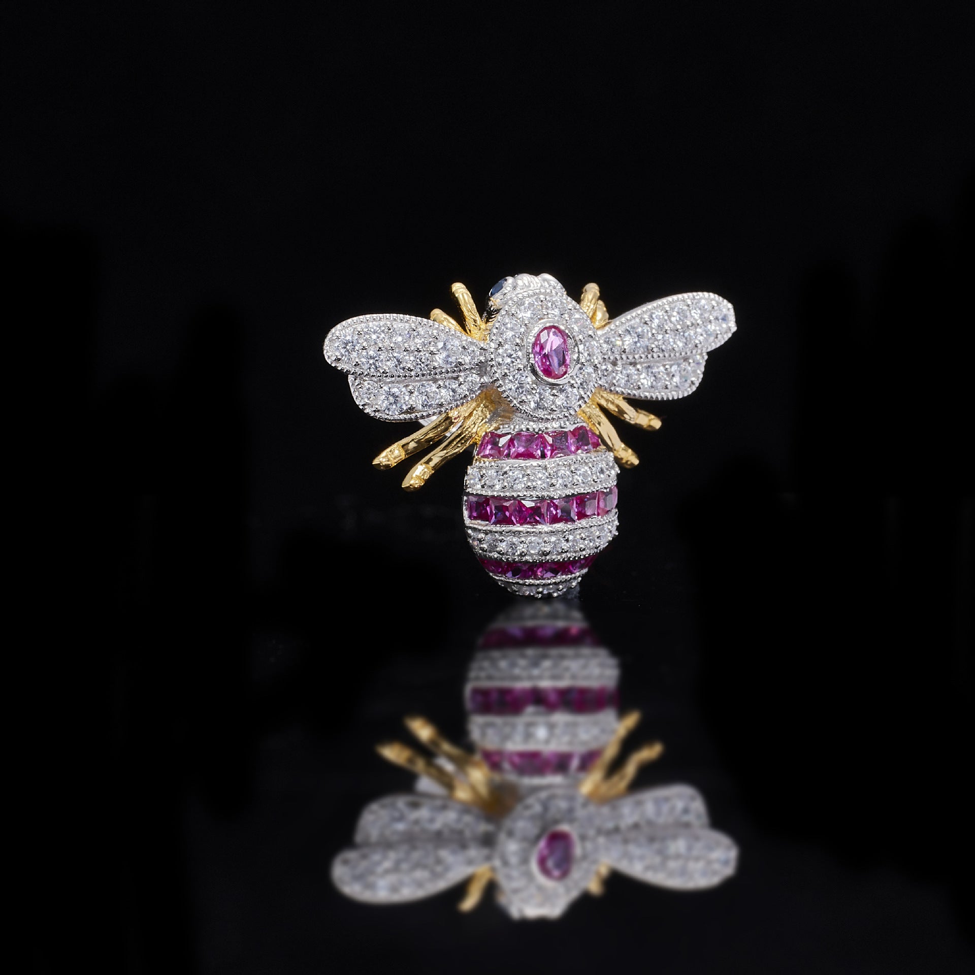 Italian Craftsmanship Retro Court Style Small Bee Brooch.