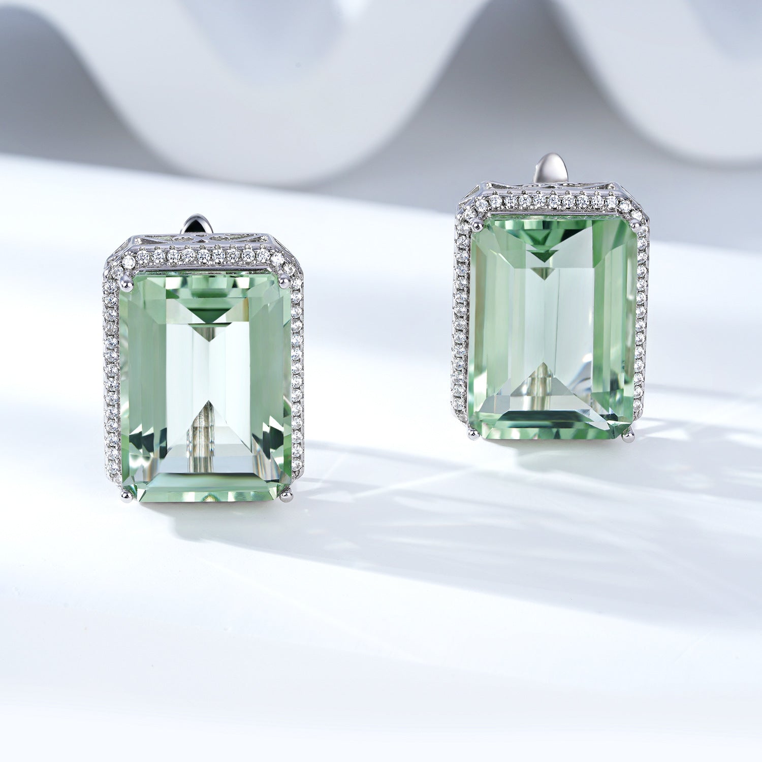 Luxurious And High-grade Natural Green Crystal Earrings, Fashionable Design, S925 Silver.