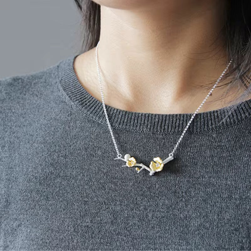 Flower Necklace with Pearl – Zircon & Floral Motifs