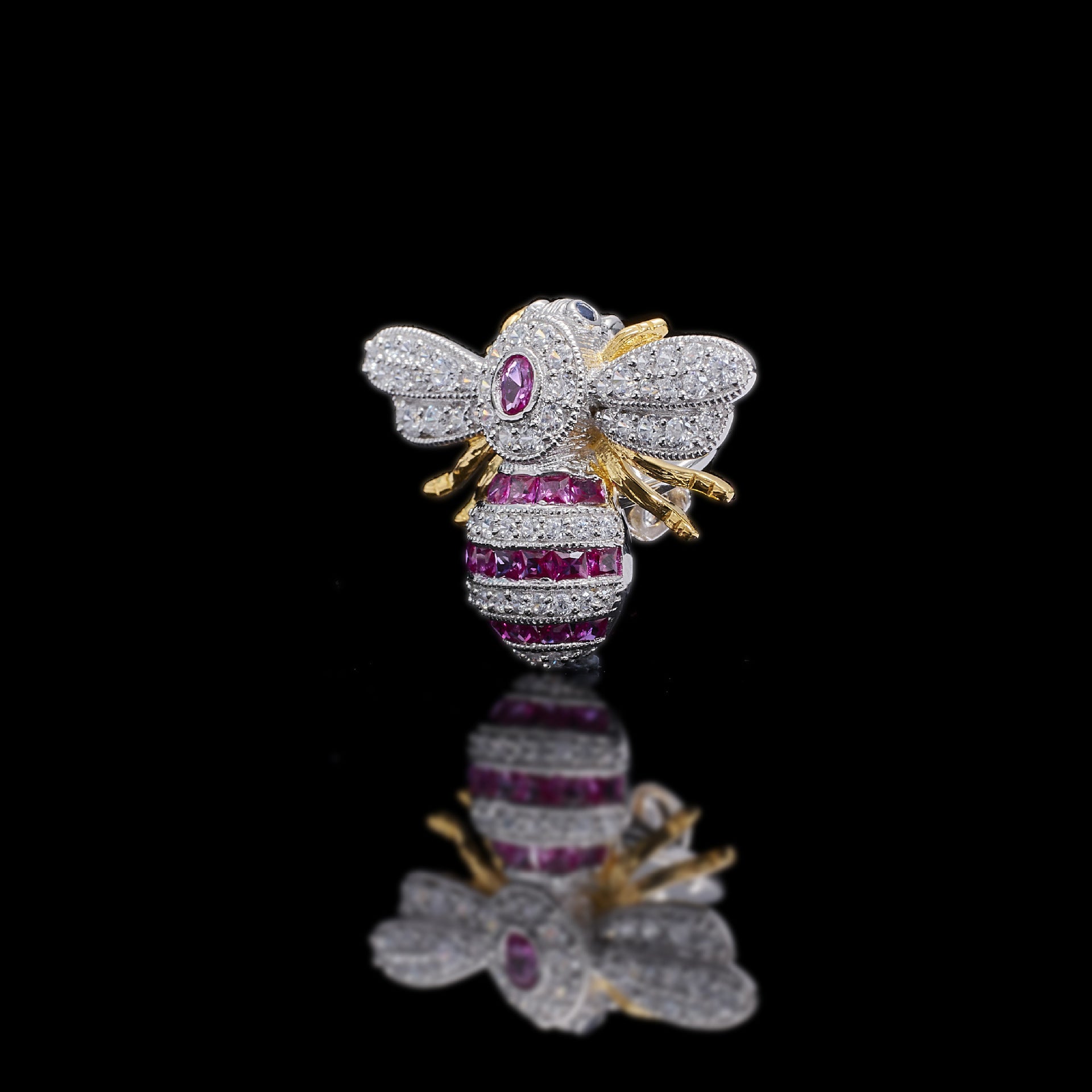 Italian Craftsmanship Retro Court Style Small Bee Brooch.