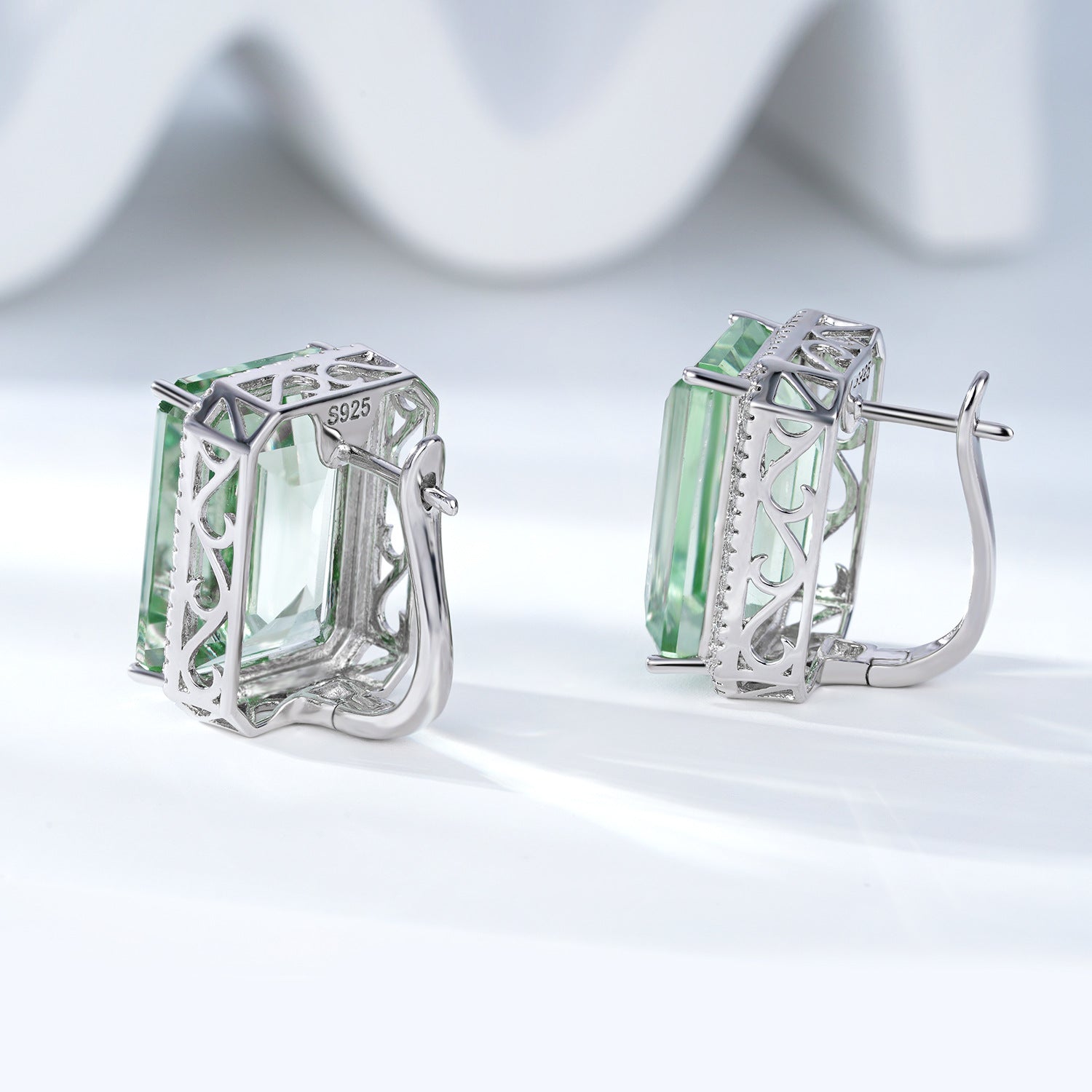 Luxurious And High-grade Natural Green Crystal Earrings, Fashionable Design, S925 Silver.