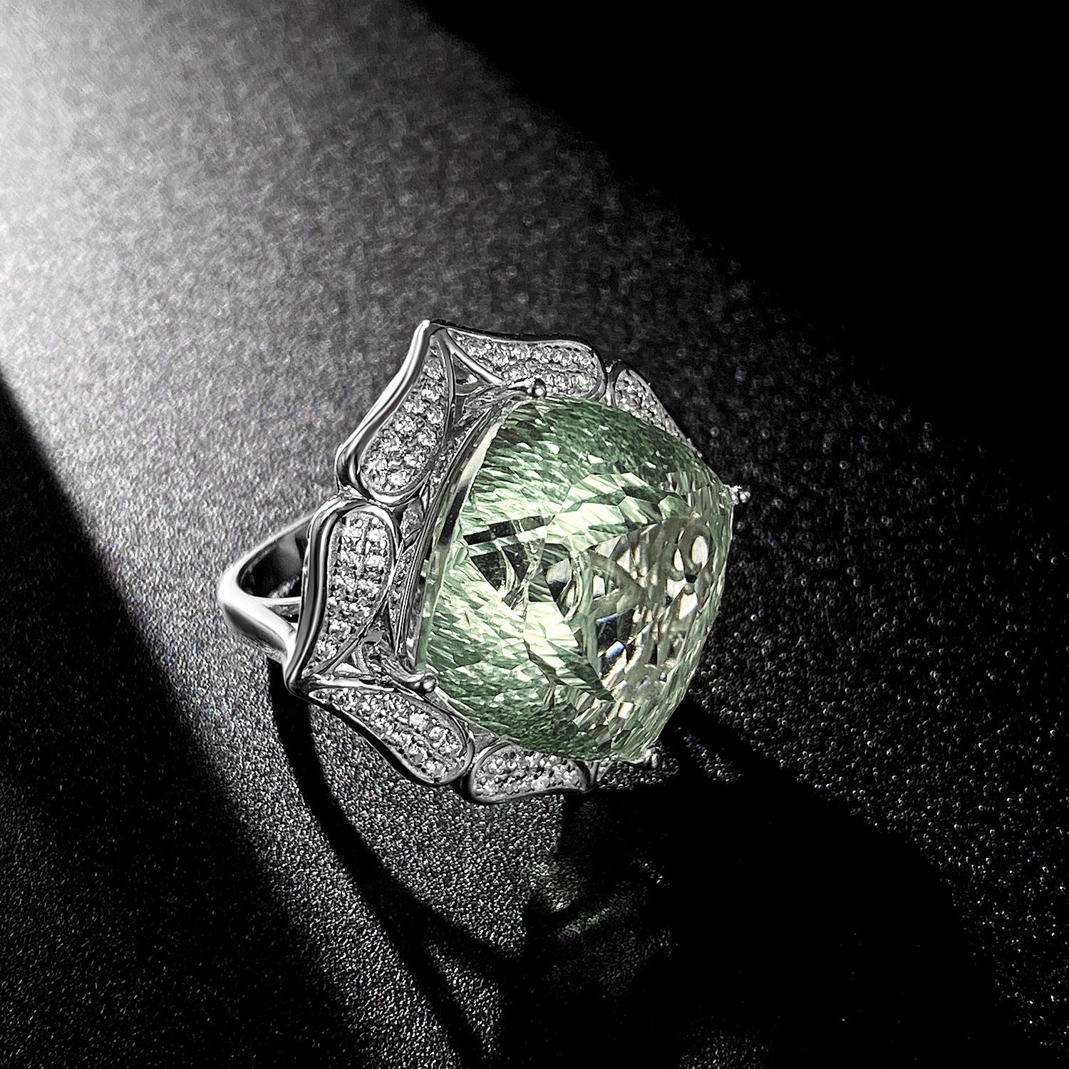 Ins Wind Luxury Crystal Ring Femininity Silver Set With Large Natural Green Crystal.